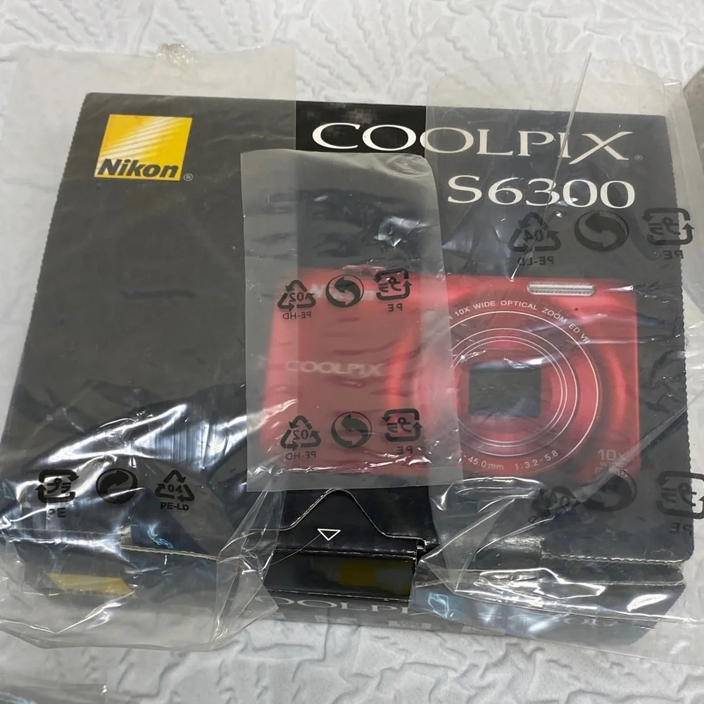 Nikon COOLPIX S6300 Red Camera‎ Box & manuals DVDs please read description